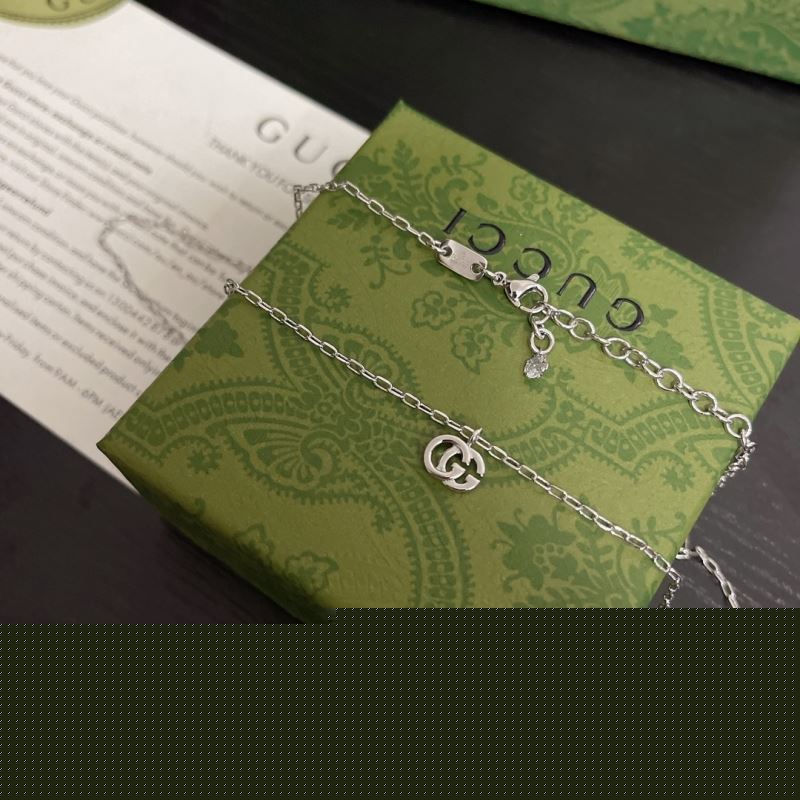 G*u*i necklaces